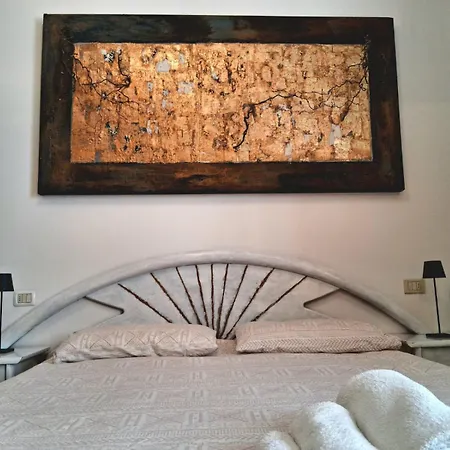 ゲストハウス Art House コモ